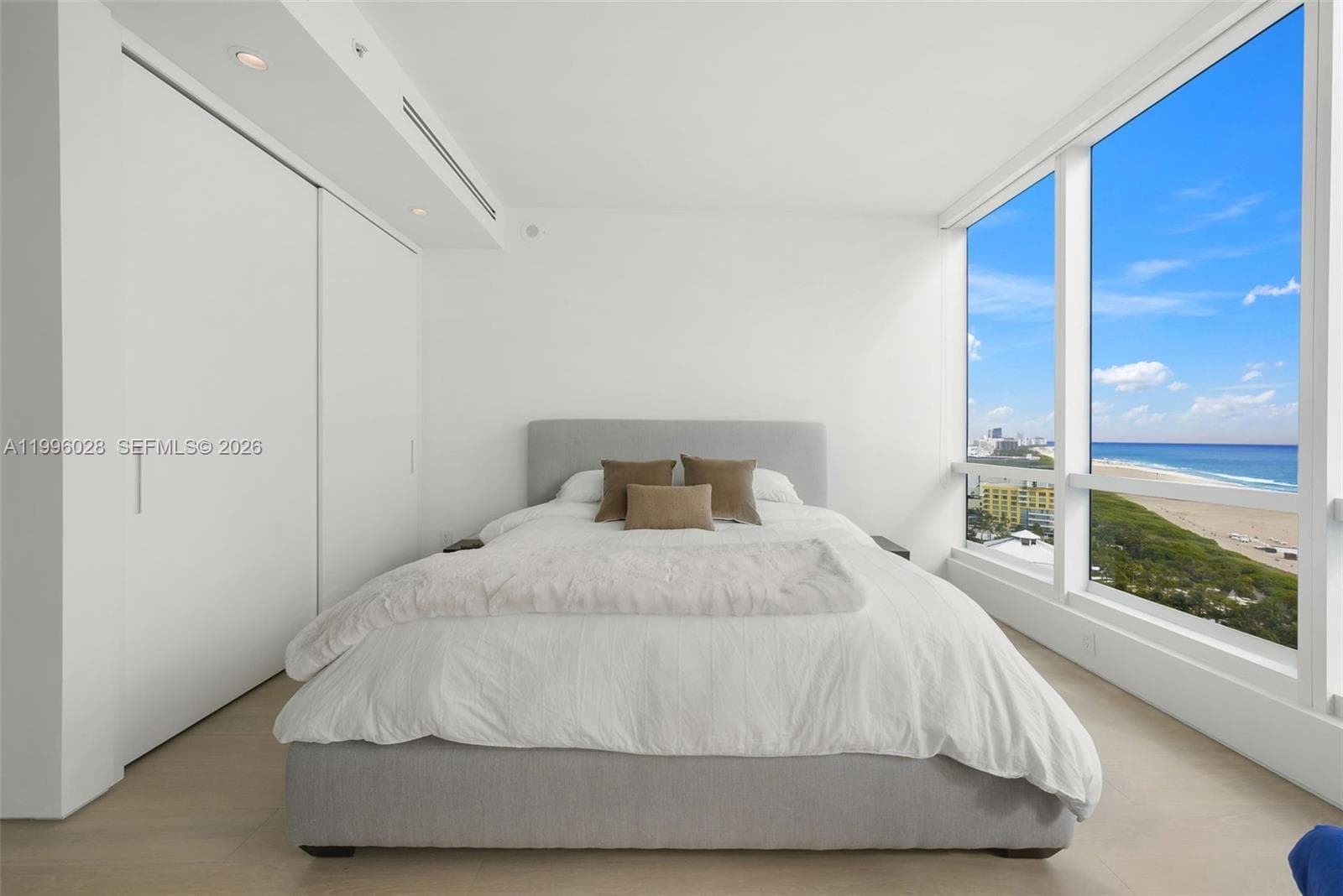 100 S Pointe Dr, Miami Beach FL 33139 — 41