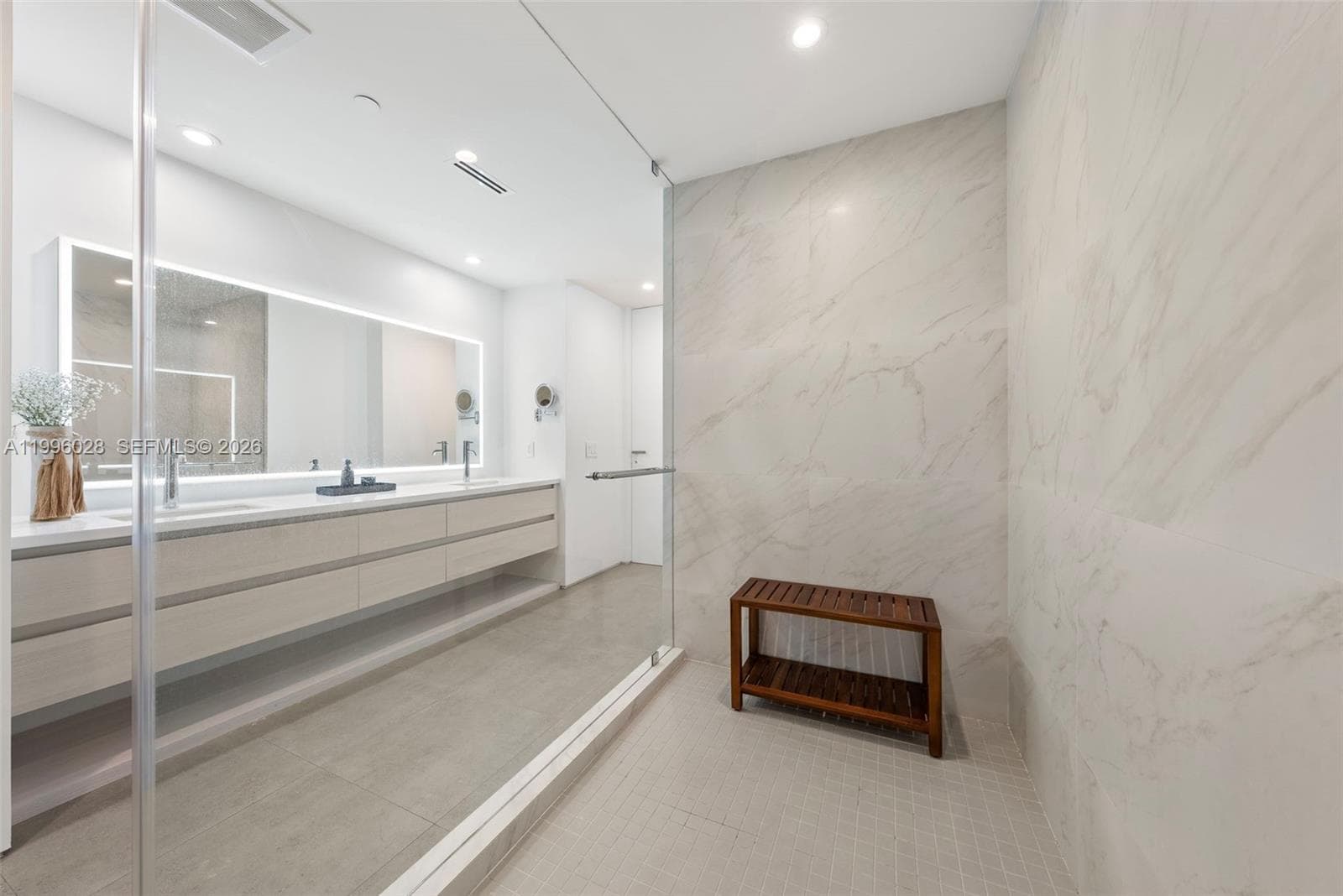 100 S Pointe Dr, Miami Beach FL 33139 — 54