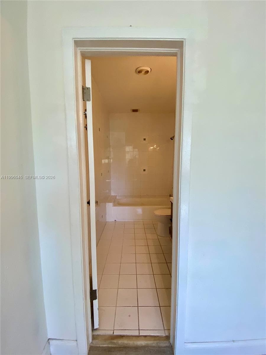 1101 Bay Dr, Miami Beach FL 33141 — 62