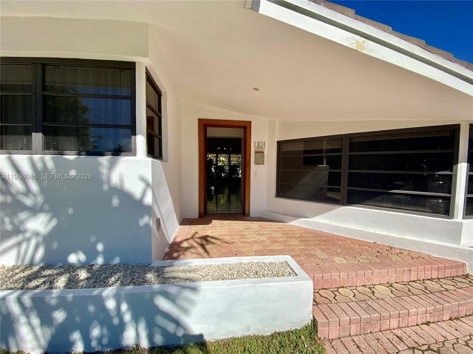 1101 Bay Dr, Miami Beach FL 33141 — 23