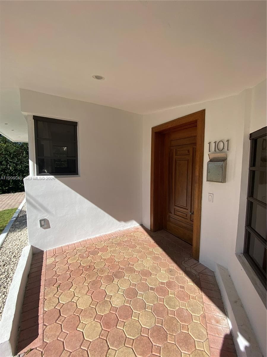1101 Bay Dr, Miami Beach FL 33141 — 17
