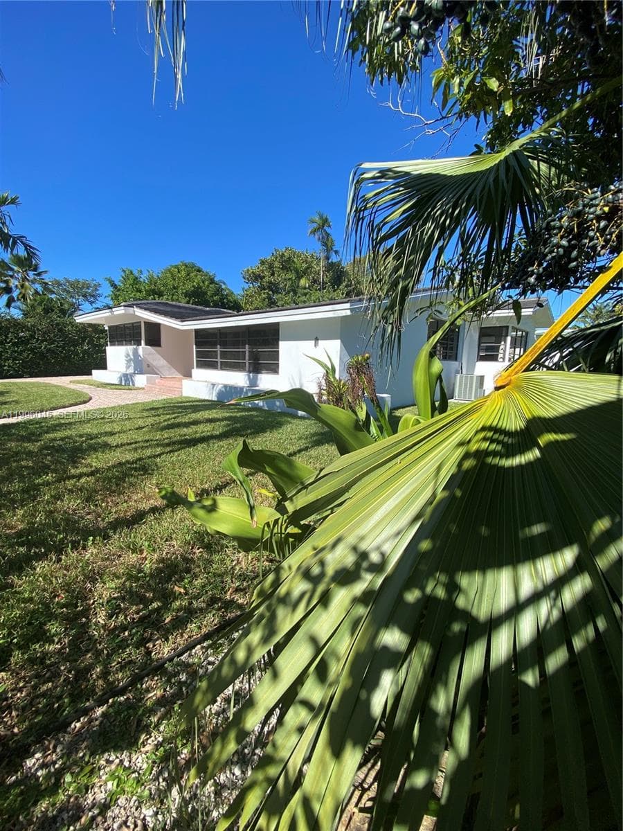 1101 Bay Dr, Miami Beach FL 33141 — 12