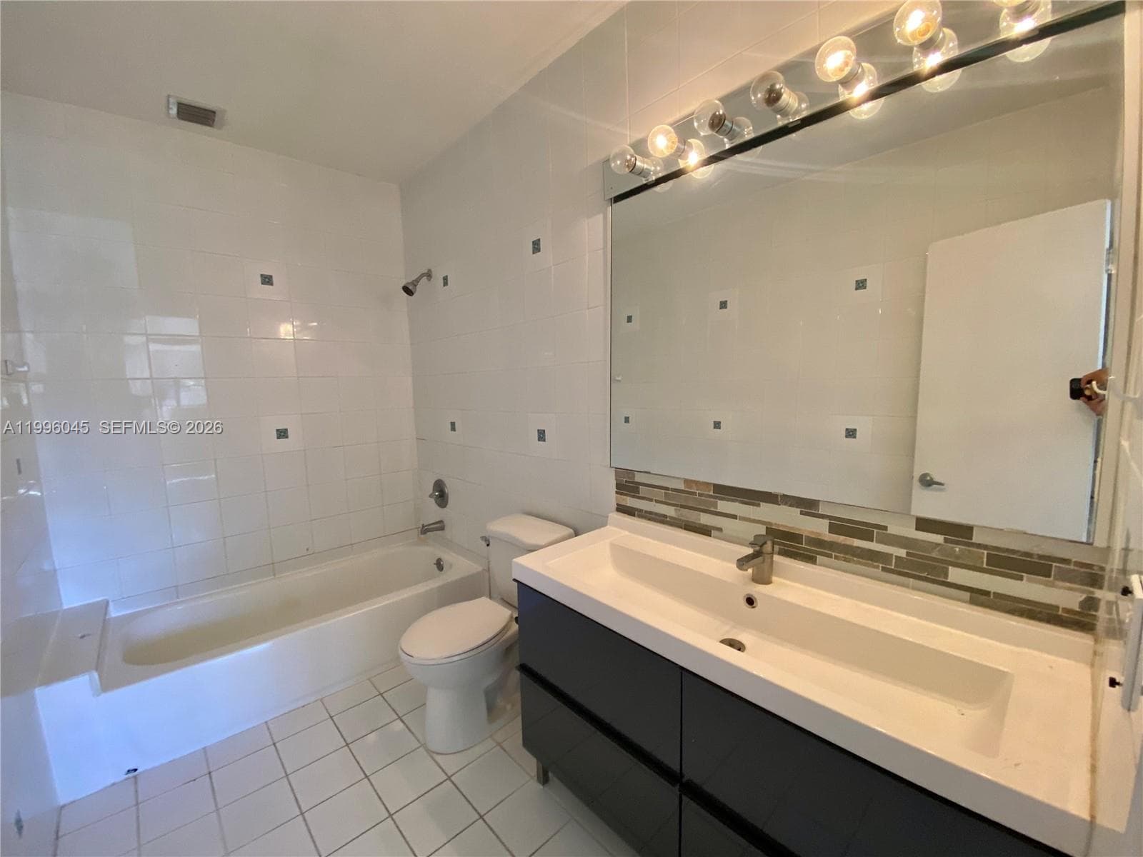 1101 Bay Dr, Miami Beach FL 33141 — 67