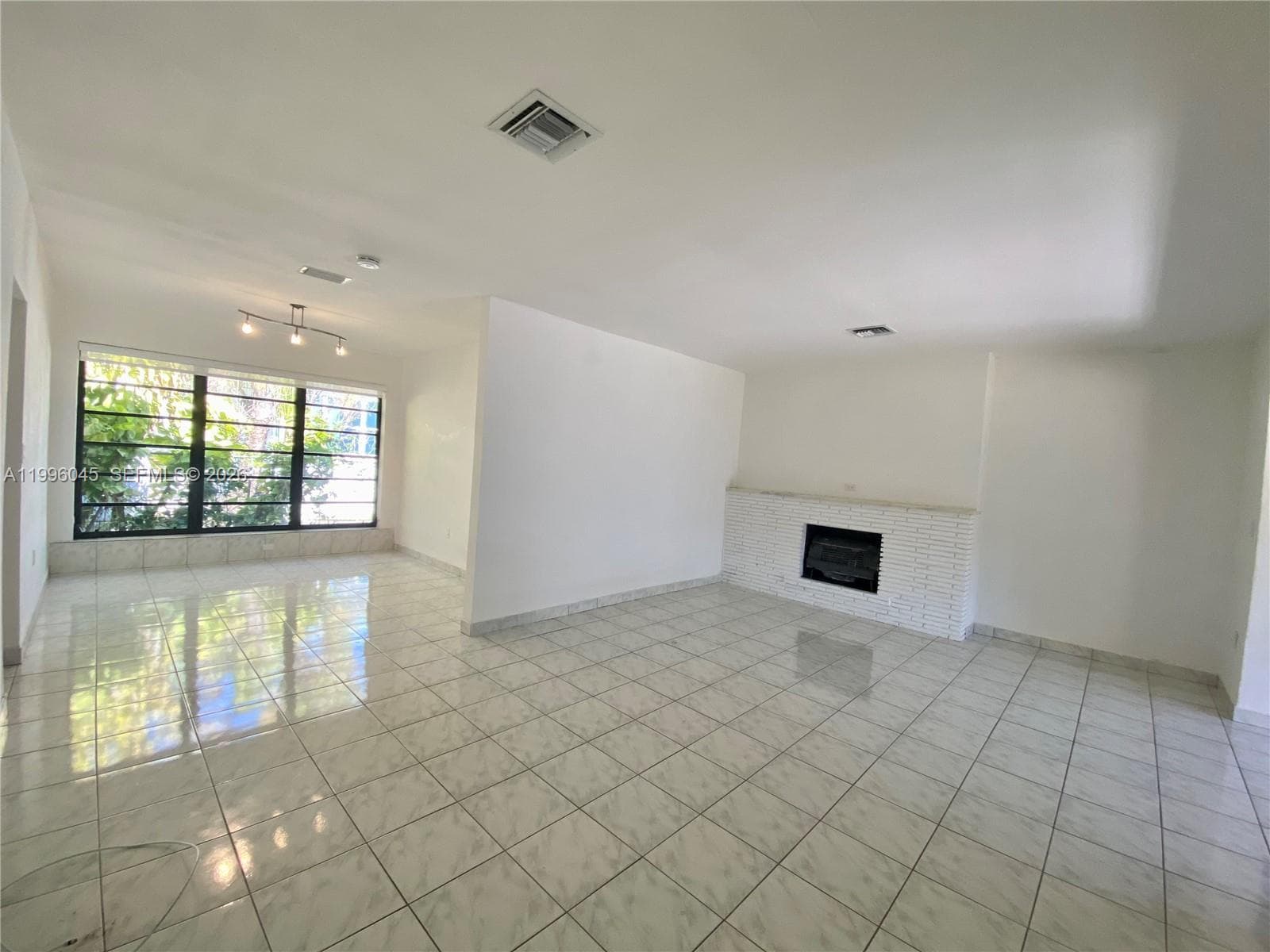 1101 Bay Dr, Miami Beach FL 33141 — 24