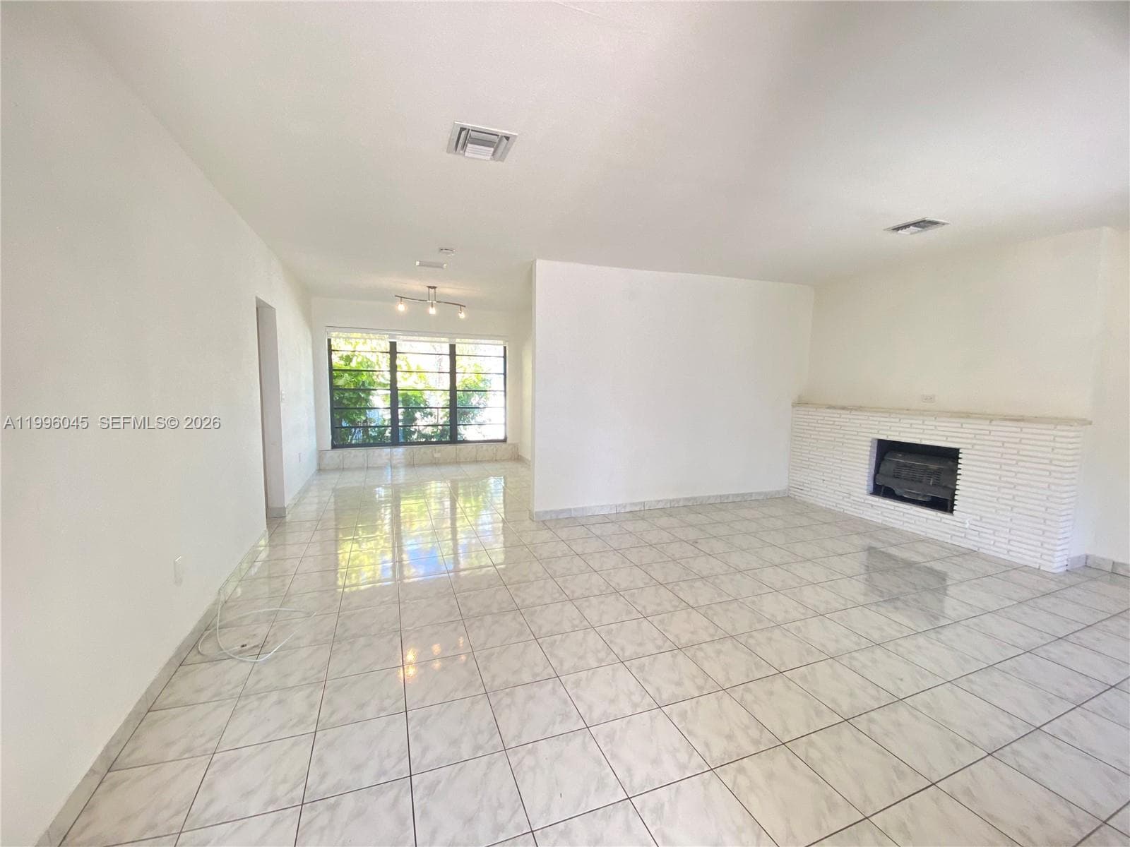 1101 Bay Dr, Miami Beach FL 33141 — 30