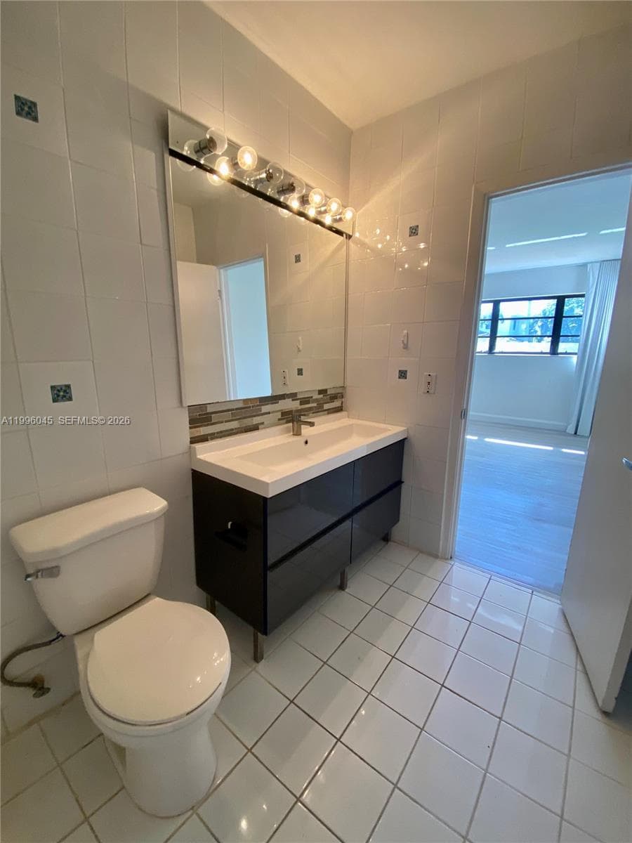 1101 Bay Dr, Miami Beach FL 33141 — 65