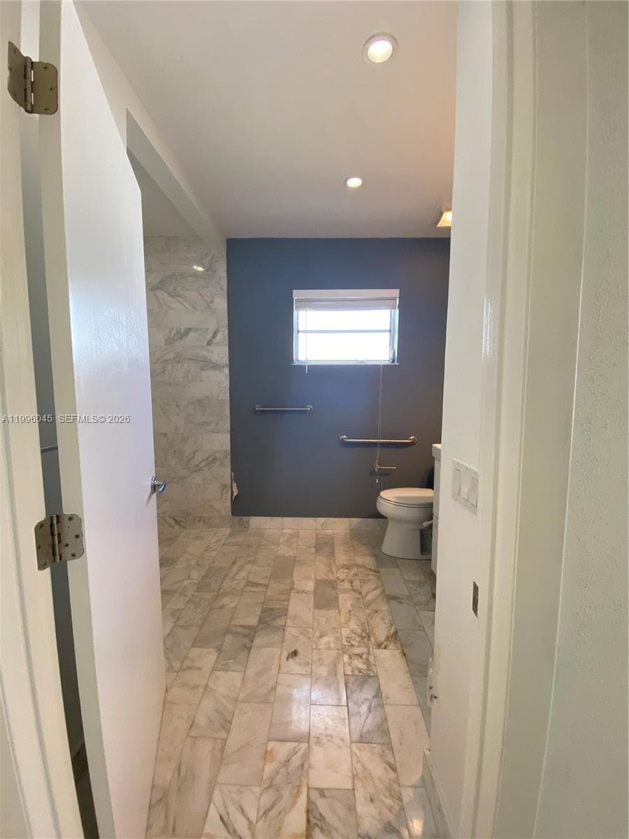 1101 Bay Dr, Miami Beach FL 33141 — 49