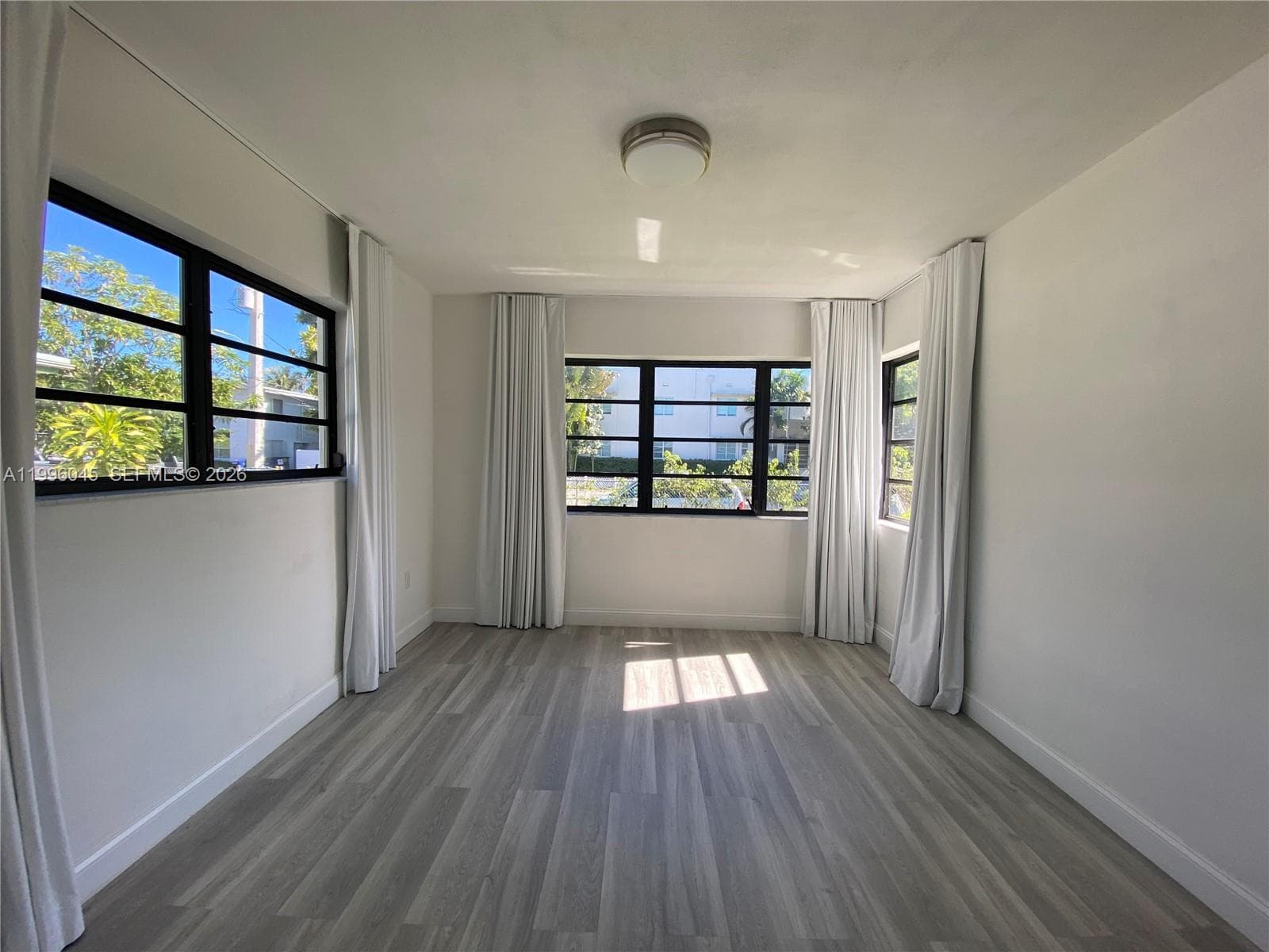 1101 Bay Dr, Miami Beach FL 33141 — 41