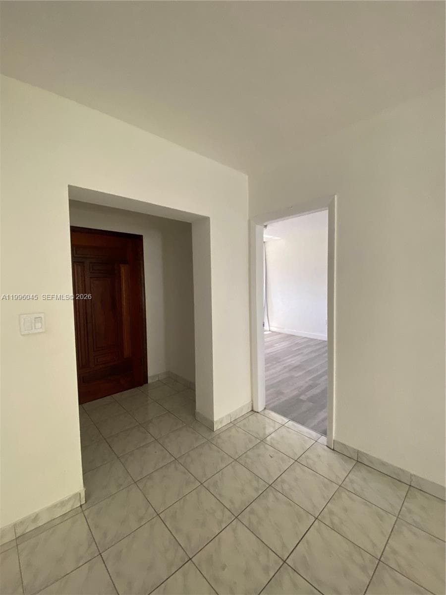 1101 Bay Dr, Miami Beach FL 33141 — 55