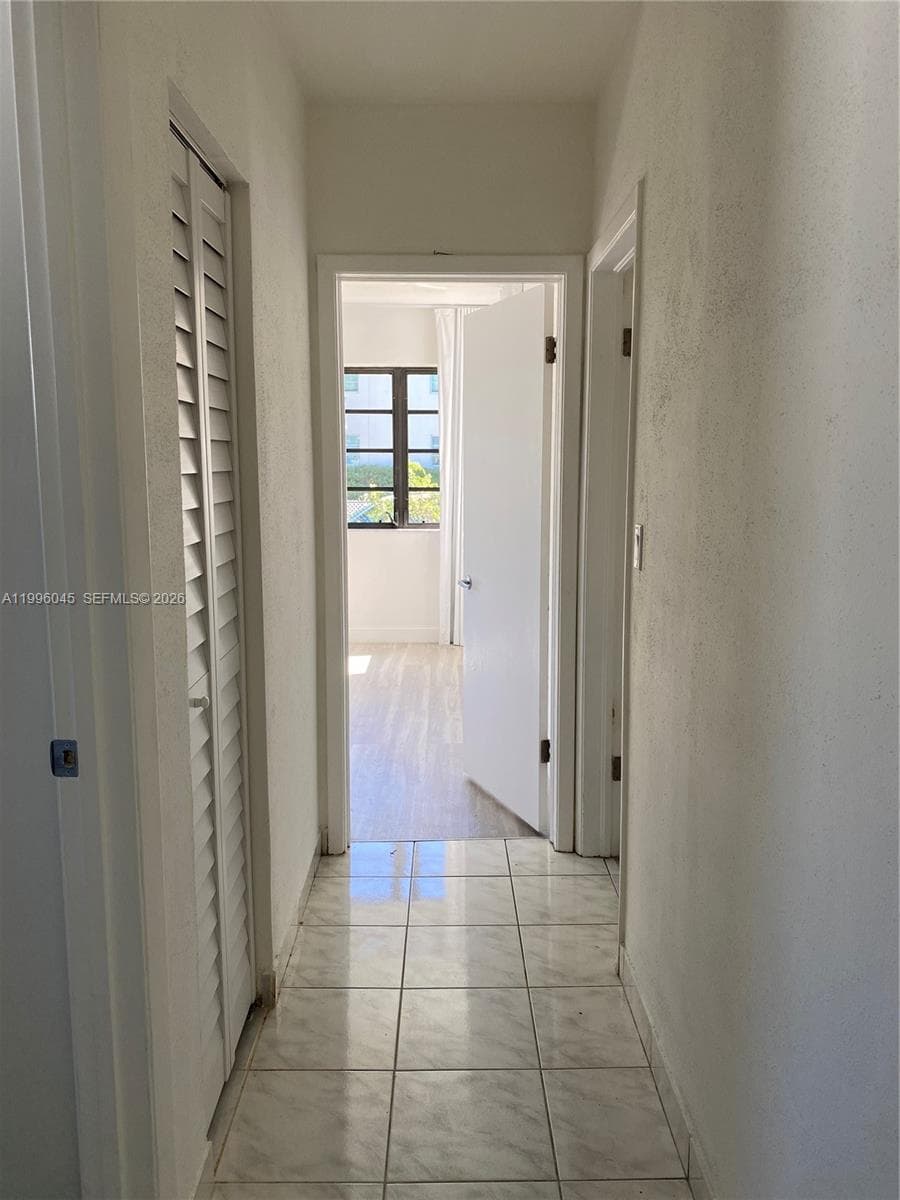 1101 Bay Dr, Miami Beach FL 33141 — 37