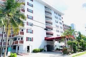 Eastern Shores White Hous, North Miami Beach, FL — 6