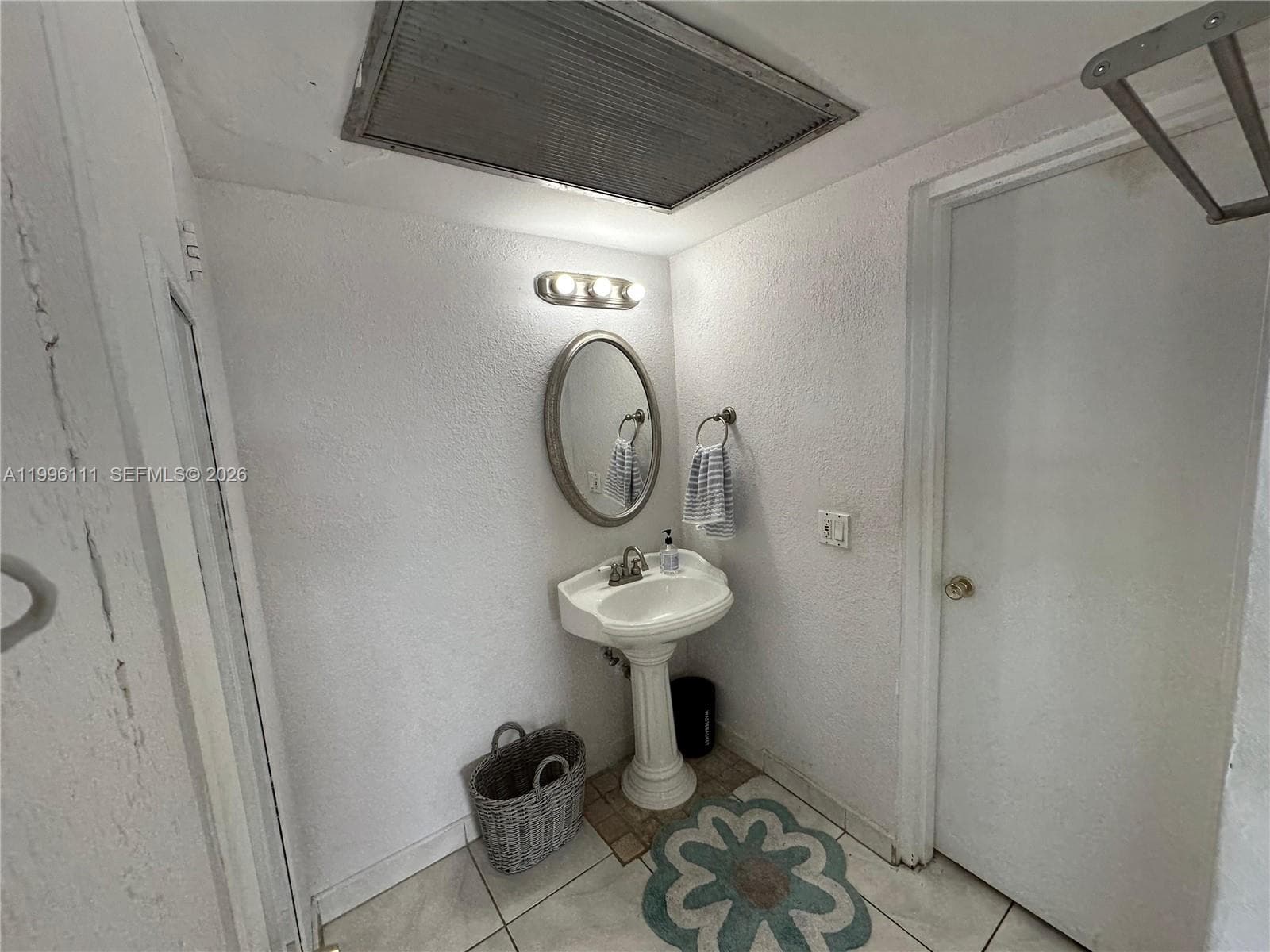 Eastern Shores White Hous, North Miami Beach, FL — 13