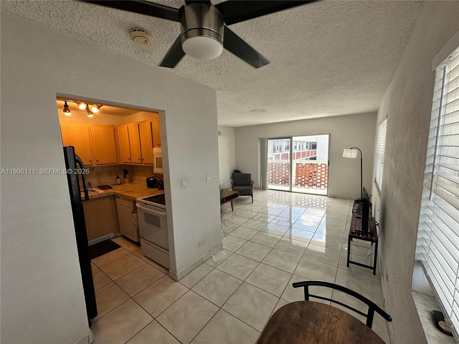Eastern Shores White Hous, North Miami Beach, FL — 17