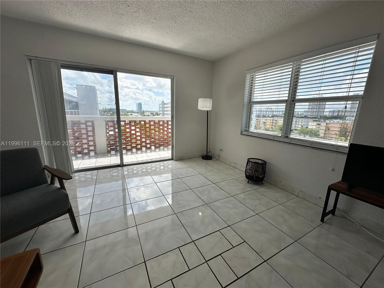 Eastern Shores White Hous, North Miami Beach, FL — 9