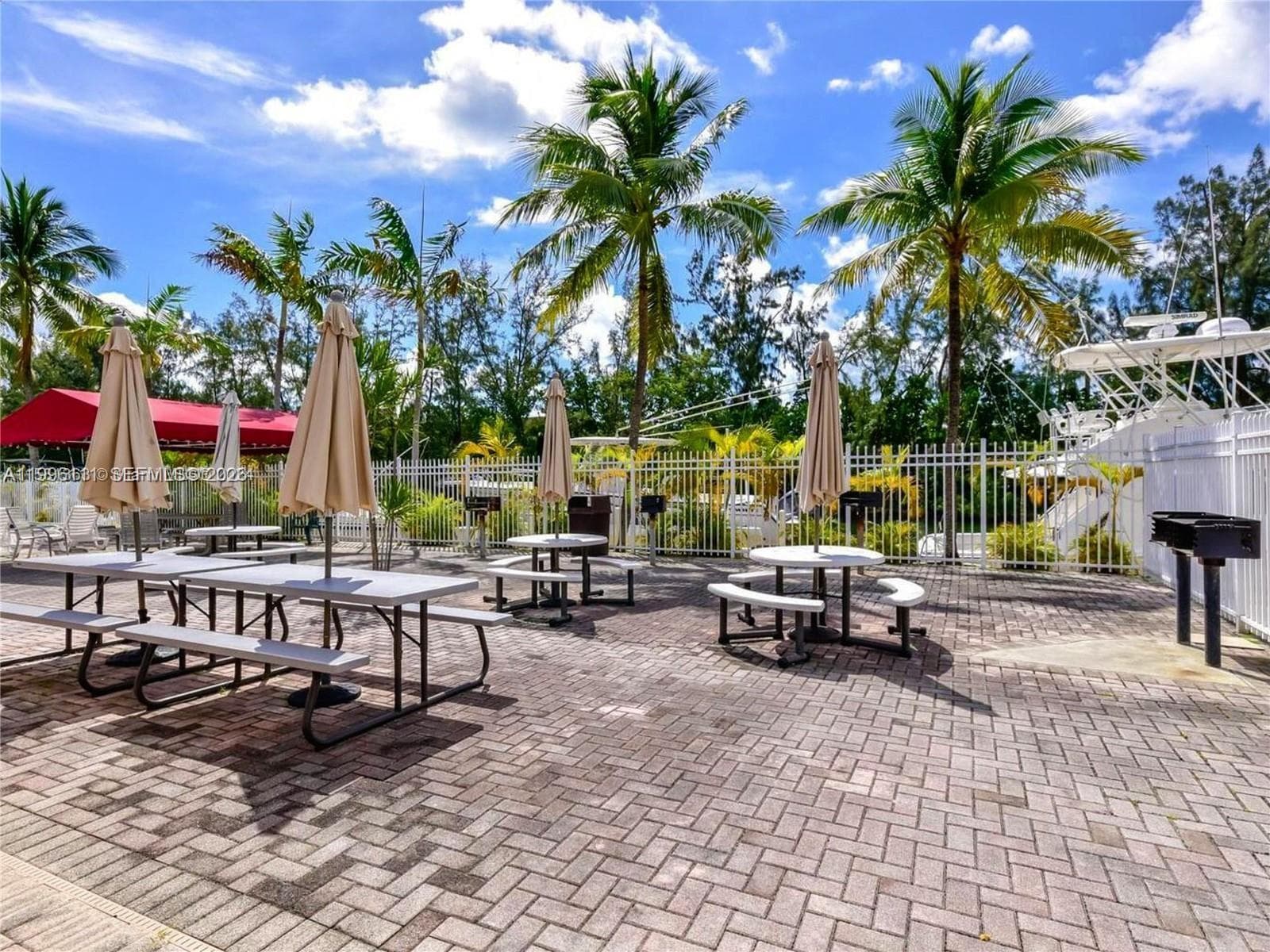 Eastern Shores White Hous, North Miami Beach, FL — 30
