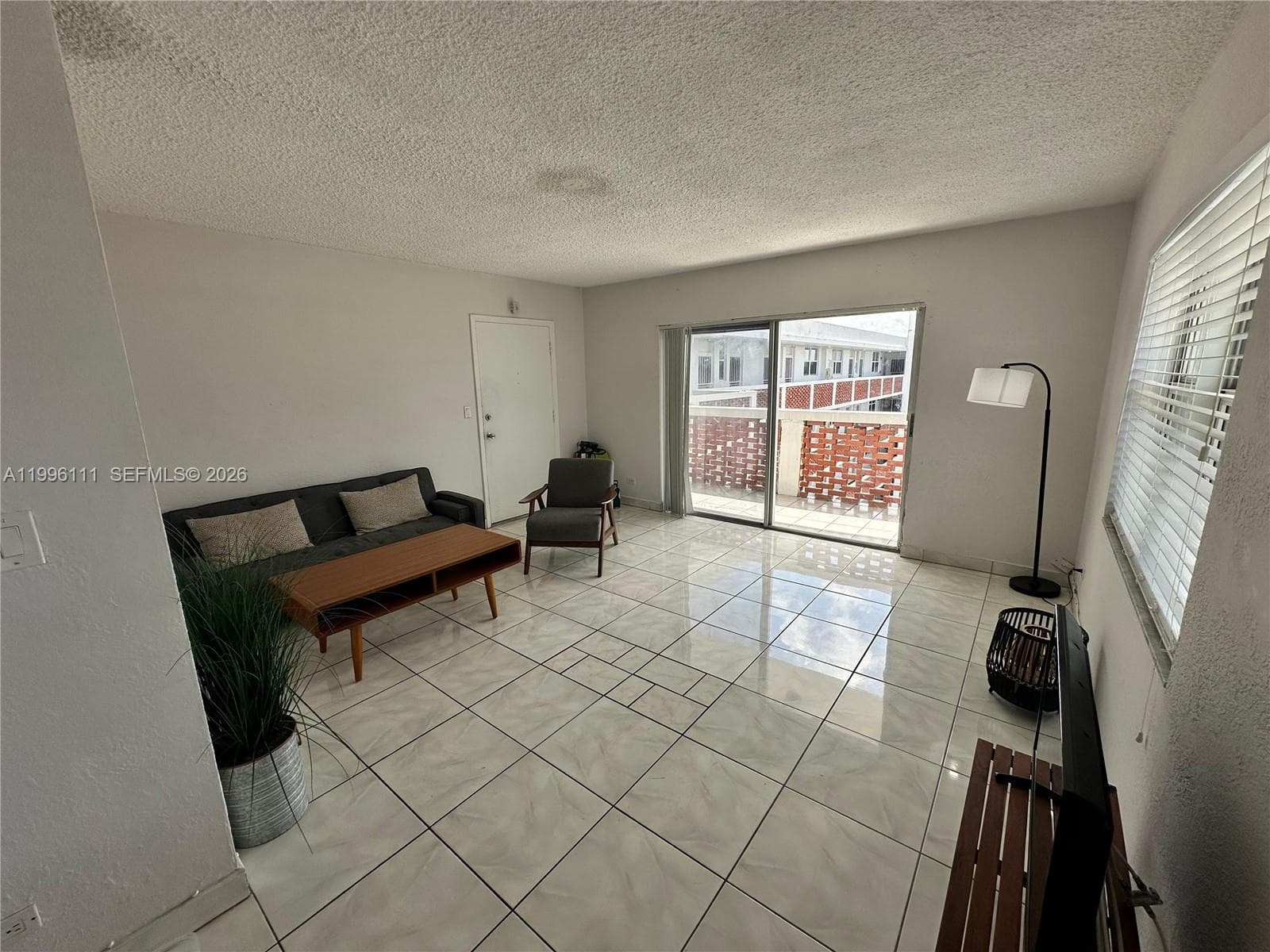Eastern Shores White Hous, North Miami Beach, FL — 10