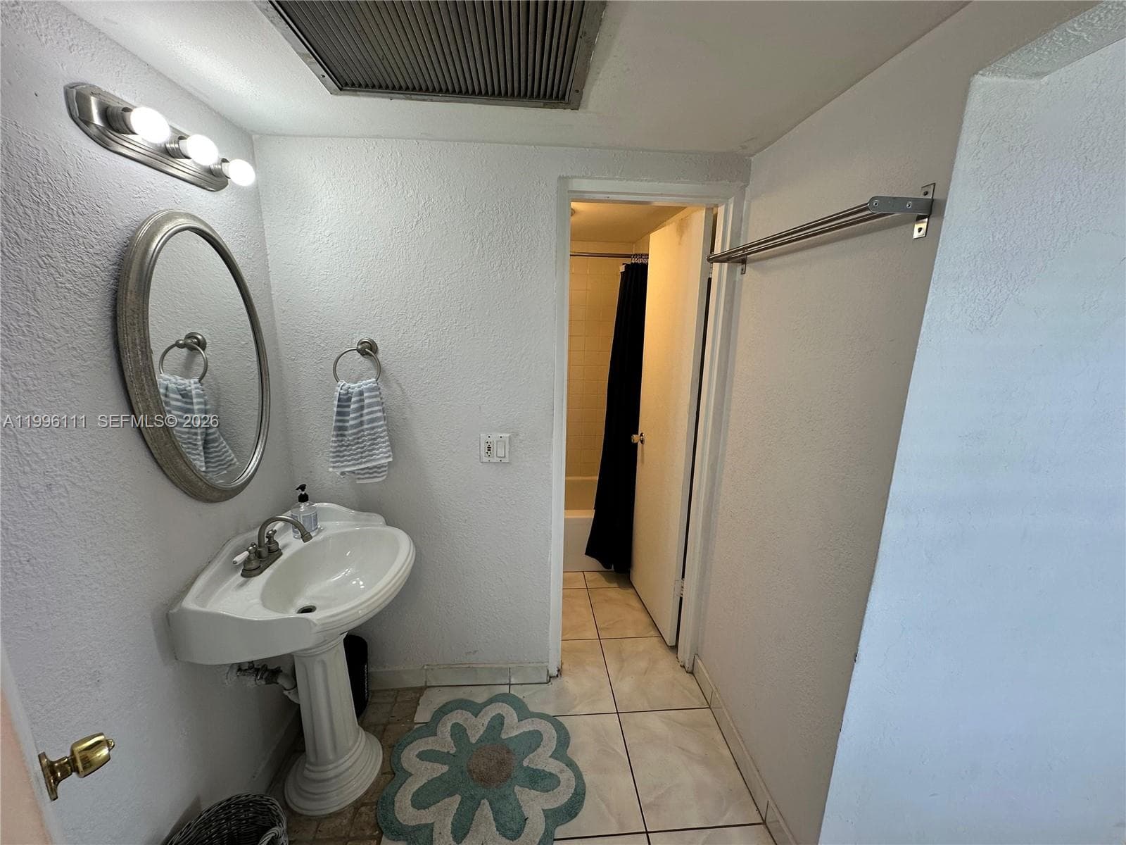 Eastern Shores White Hous, North Miami Beach, FL — 11