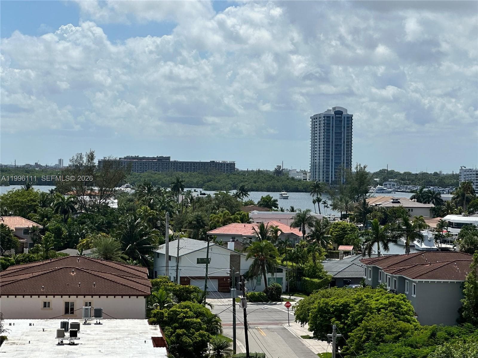 Eastern Shores White Hous, North Miami Beach, FL — 19