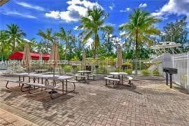 Eastern Shores White Hous, North Miami Beach, FL — 21