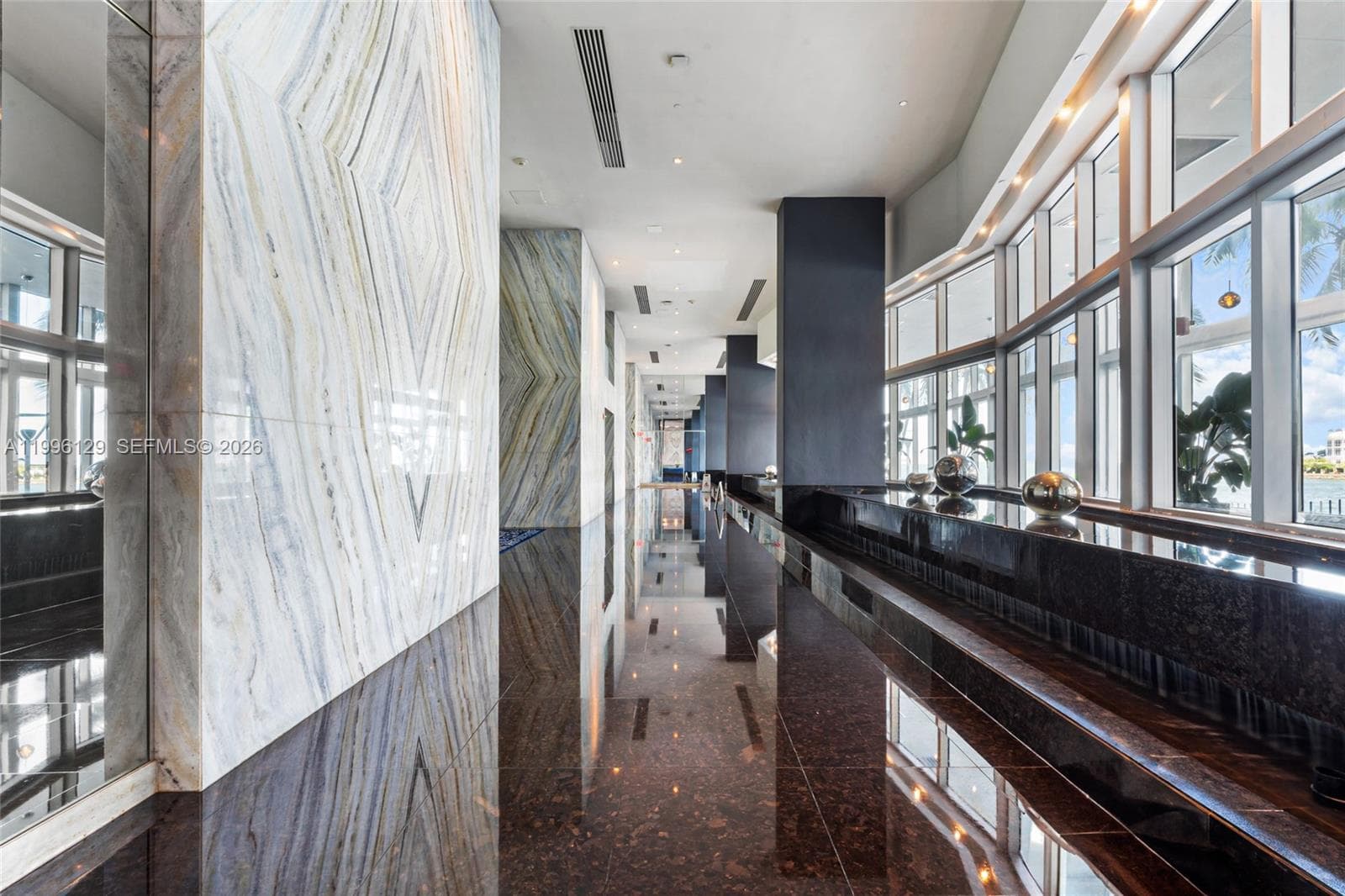 335 S Biscayne Blvd # 908, Miami FL 33131 — 33