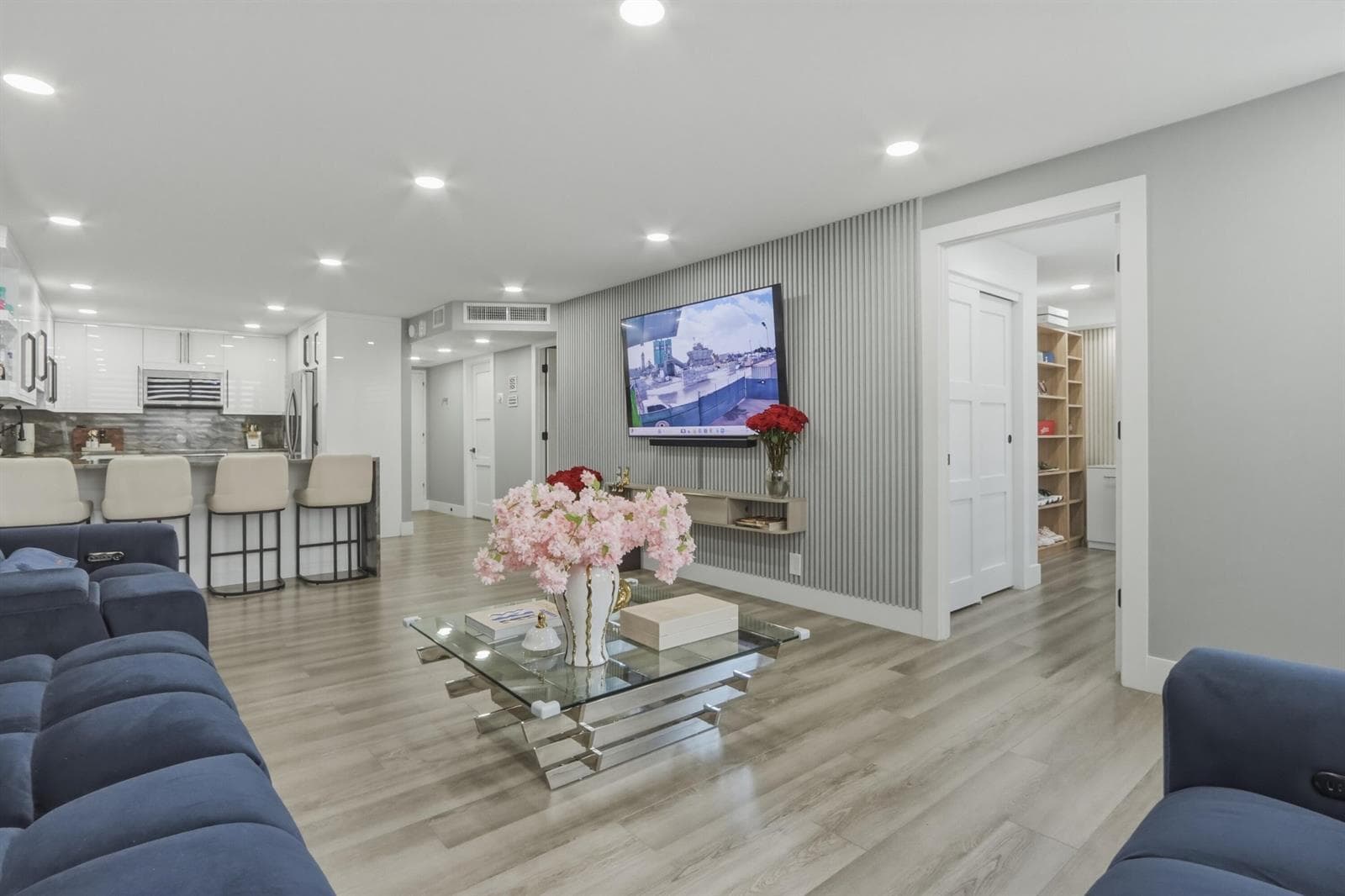 6039 Collins Avenue # 609, Miami Beach FL 33140 — 7