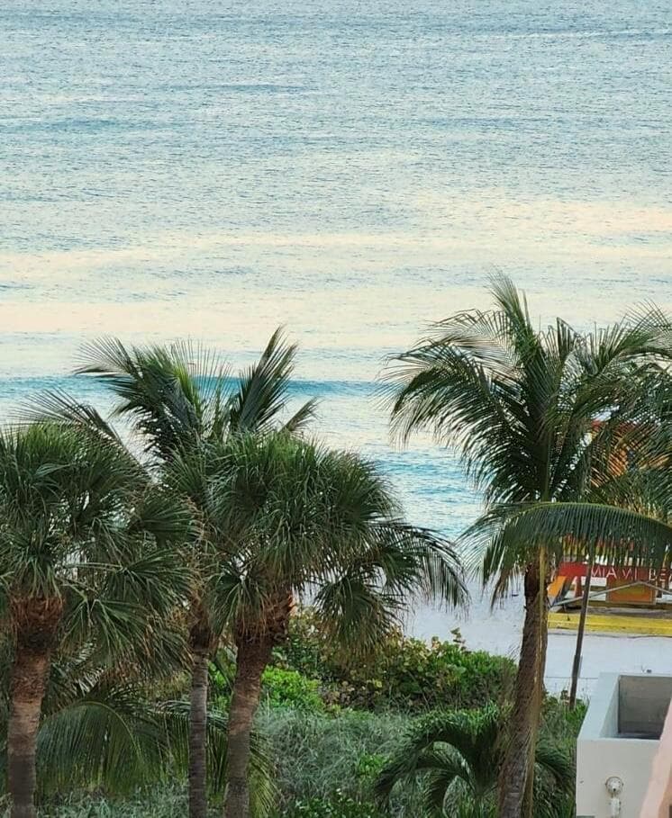 6039 Collins Avenue # 609, Miami Beach FL 33140 — 30
