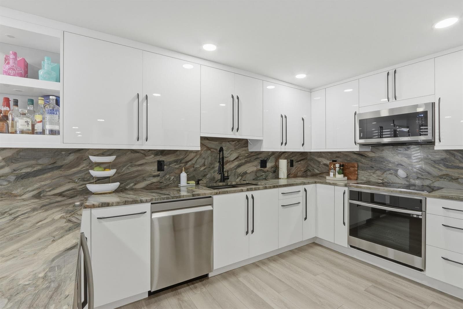 6039 Collins Avenue # 609, Miami Beach FL 33140 — 4
