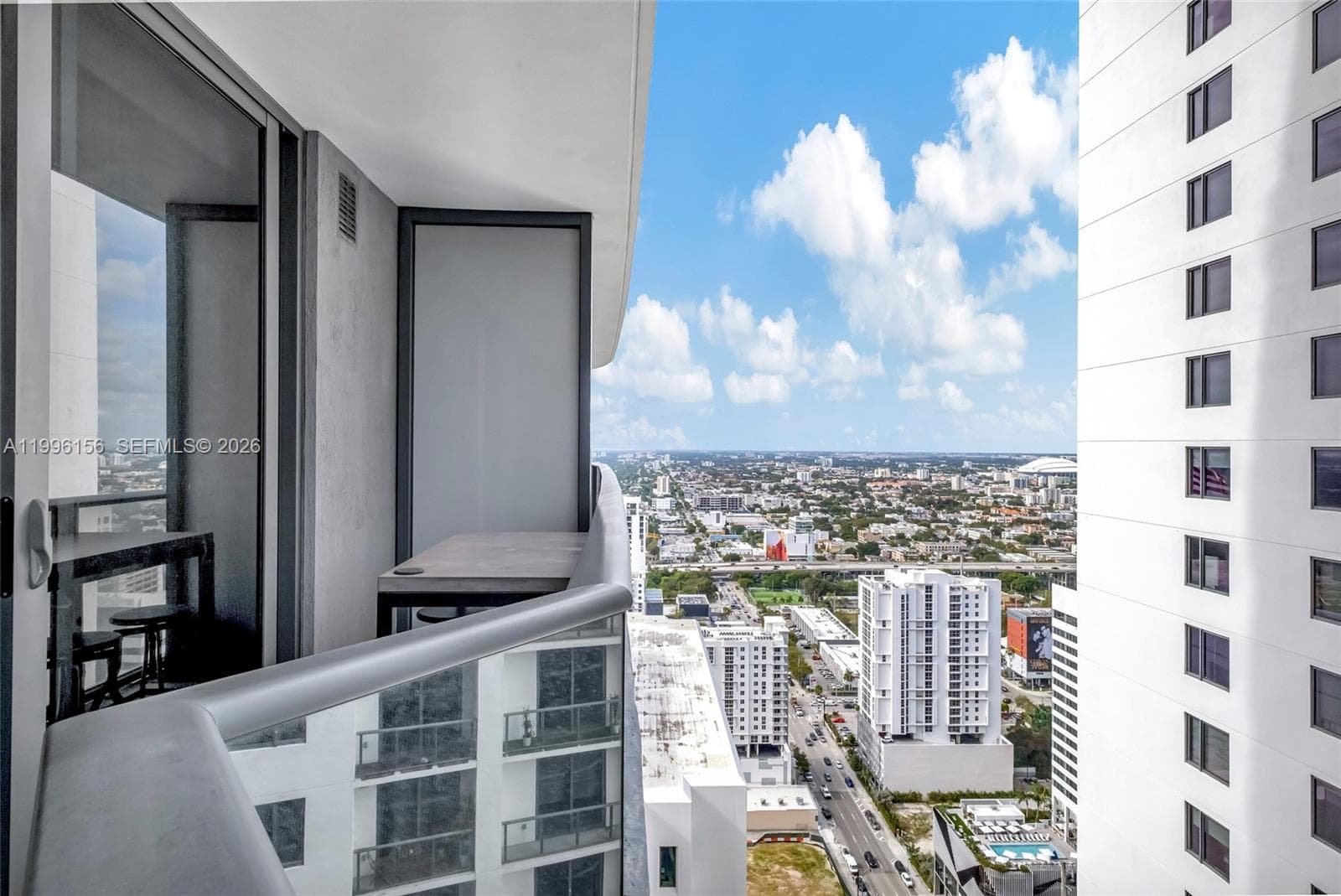 55 SW 9th # 2804, Miami FL 33130 — 52