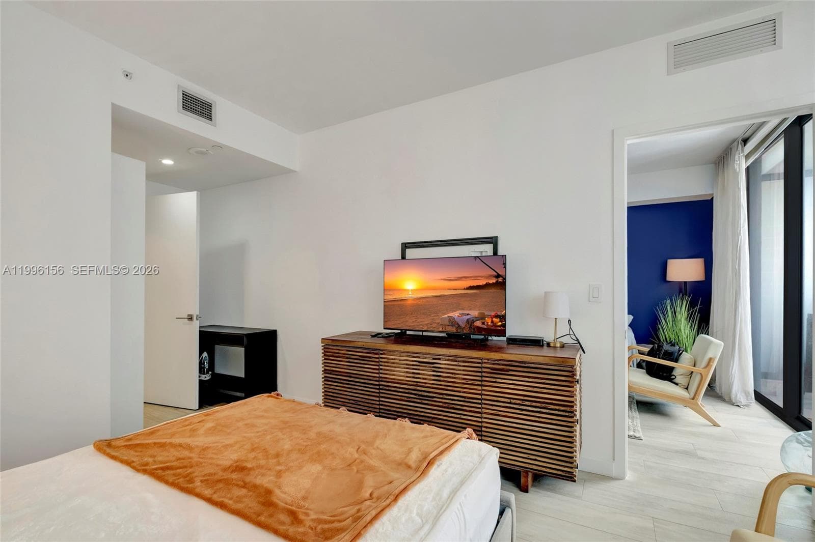 55 SW 9th # 2804, Miami FL 33130 — 43