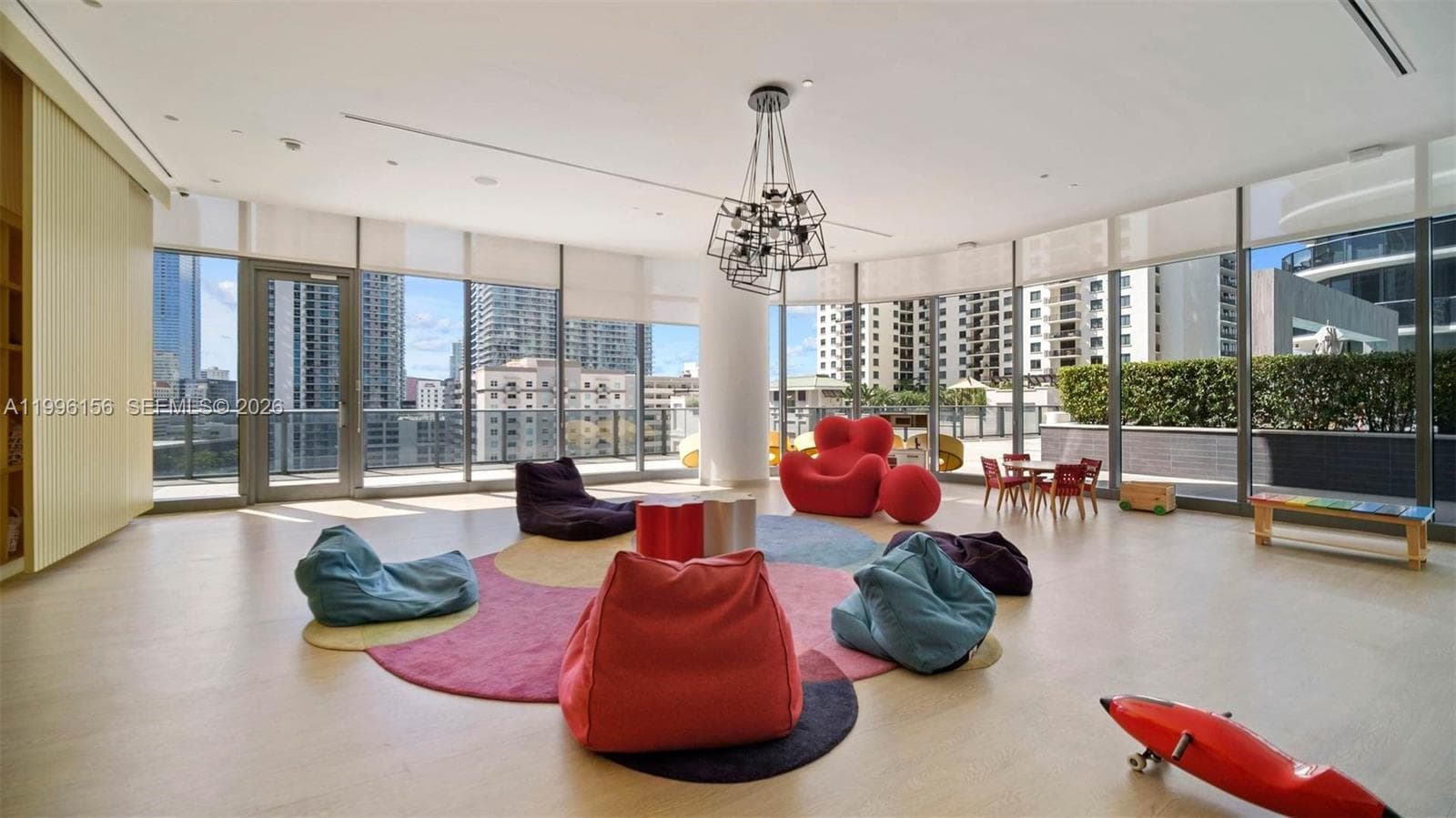 55 SW 9th # 2804, Miami FL 33130 — 5