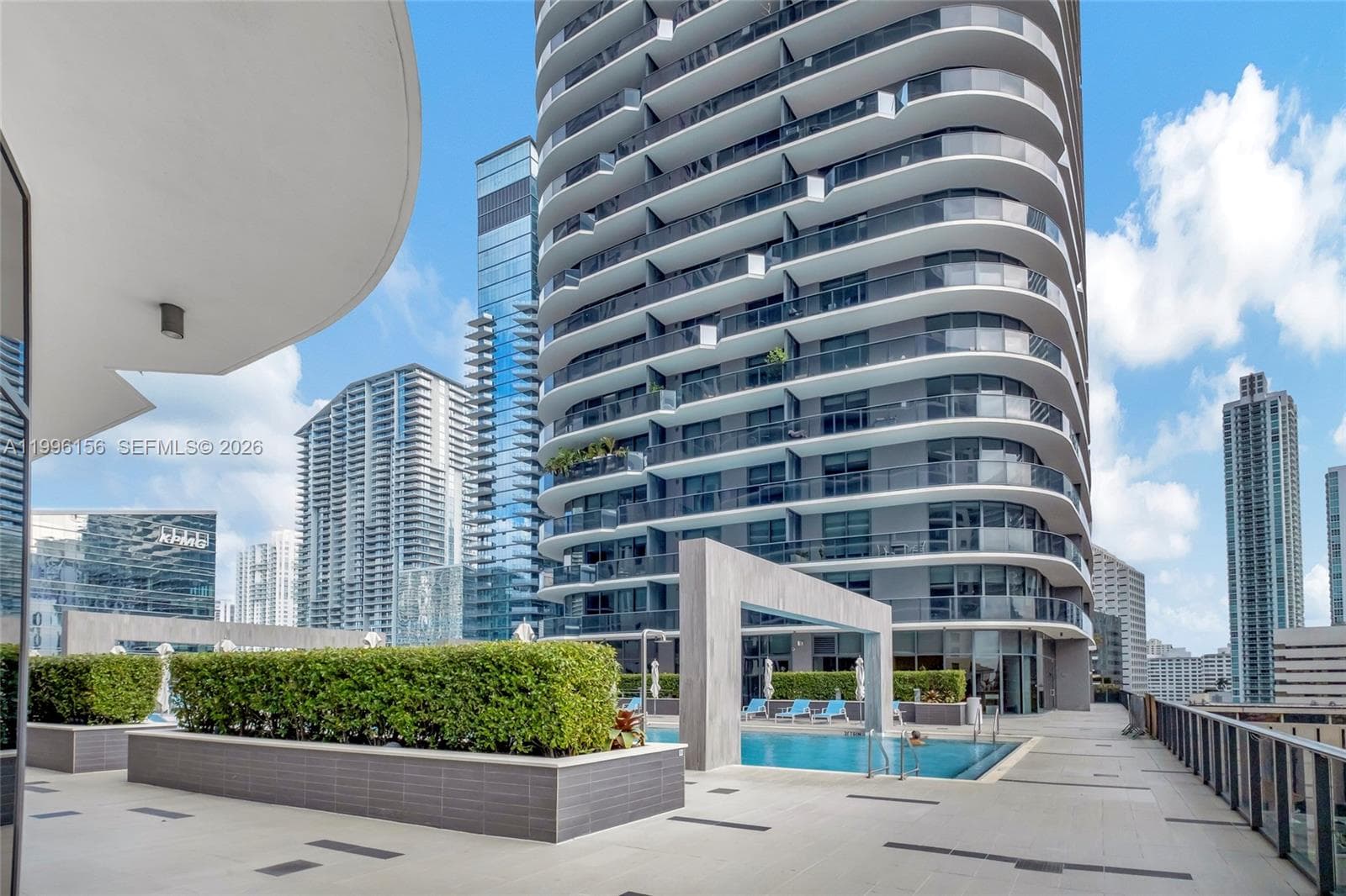 55 SW 9th # 2804, Miami FL 33130 — 55