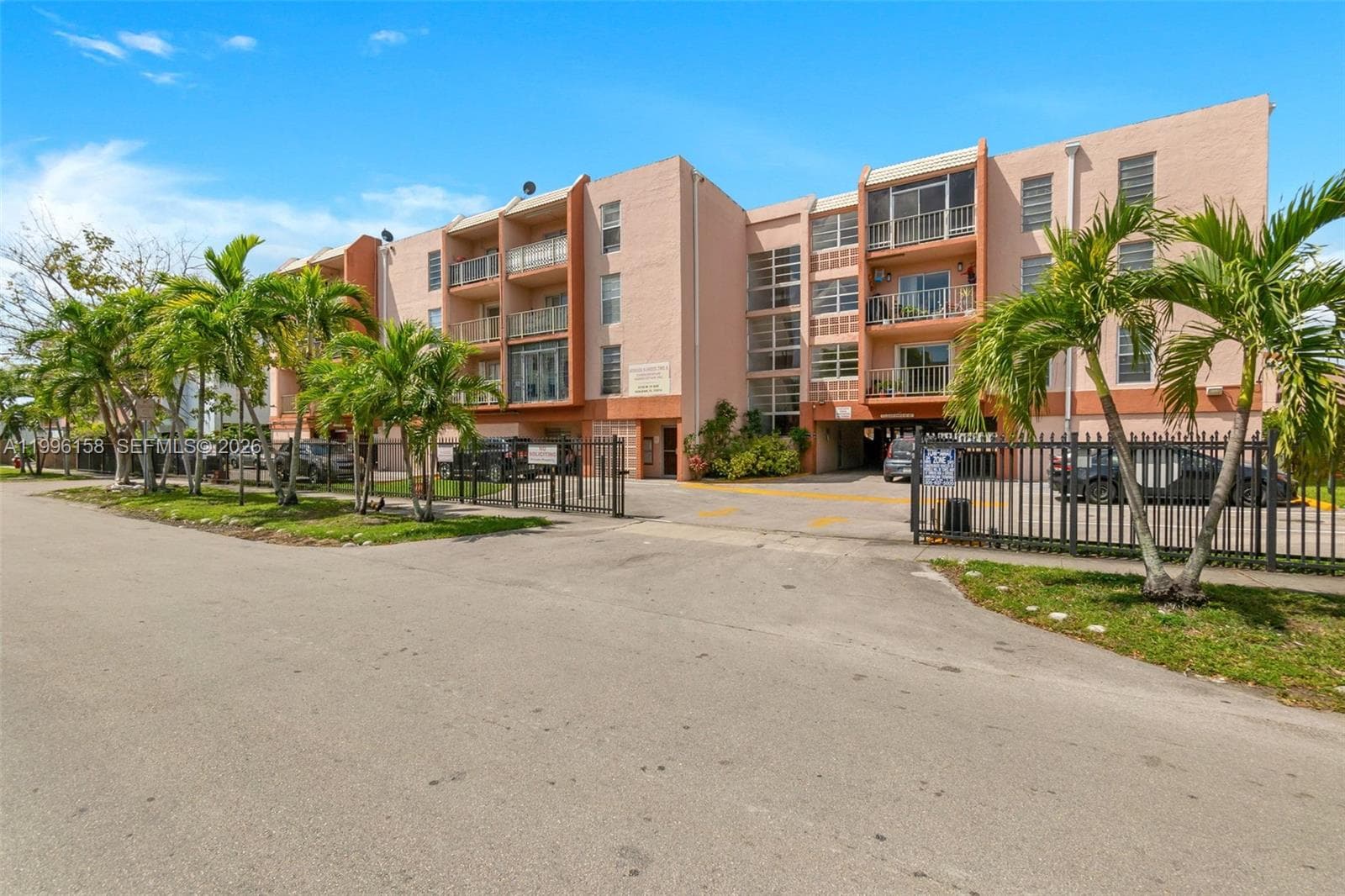 6130 W 19th Ave # 305, Hialeah FL 33012 — 1
