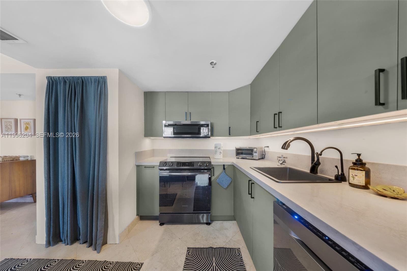 1621 Bay Rd # 802, Miami Beach FL 33139 — 12