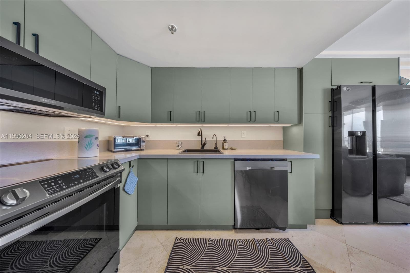 1621 Bay Rd # 802, Miami Beach FL 33139 — 10