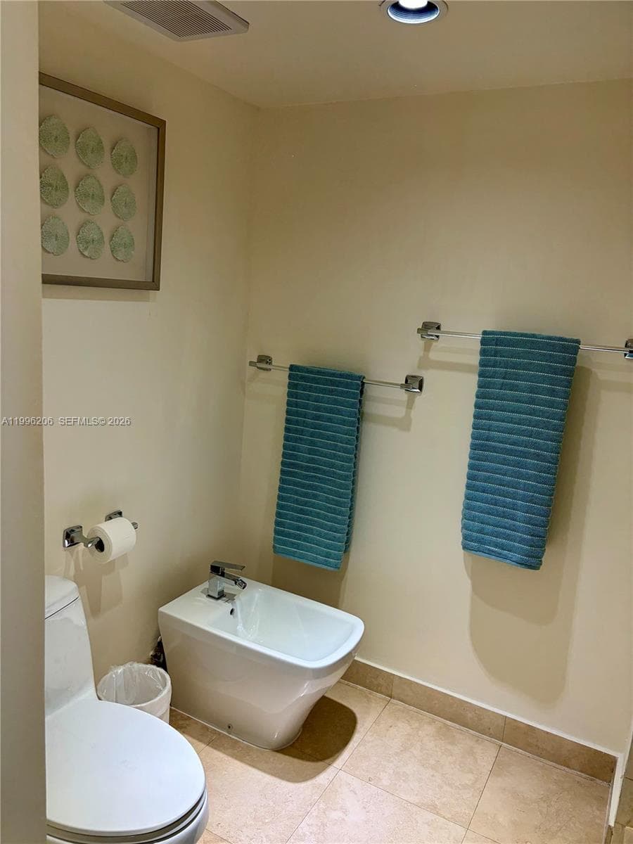 1717 N Bayshore Dr # 2254, Miami FL 33132 — 17