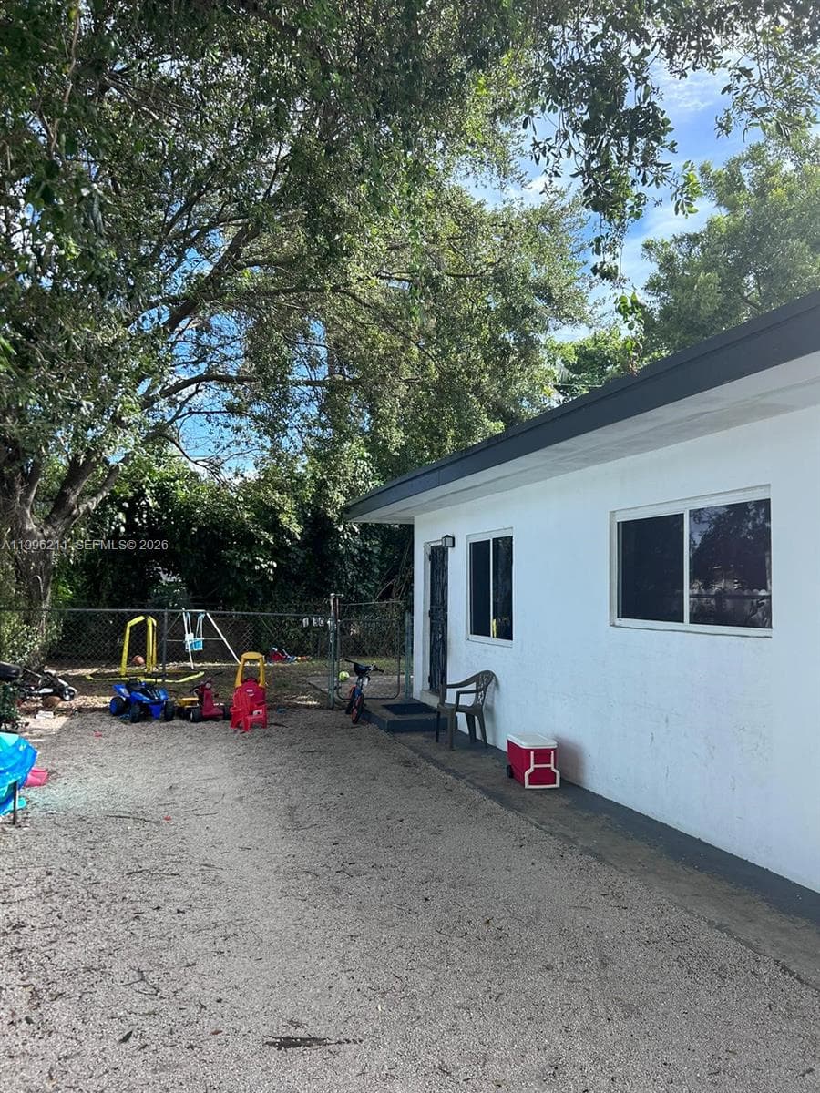 1128 NW 76th St, Miami FL 33150 — 6
