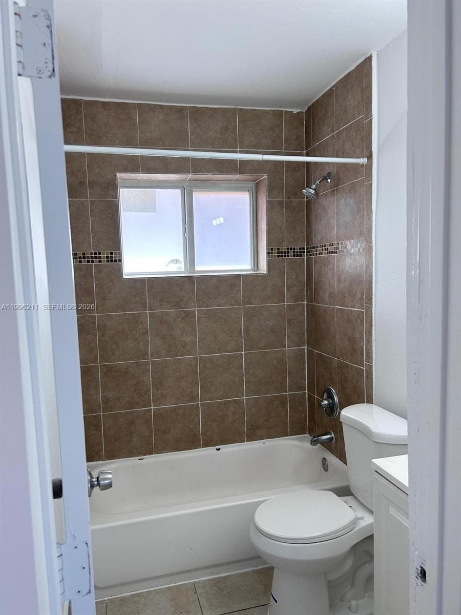 1128 NW 76th St, Miami FL 33150 — 17