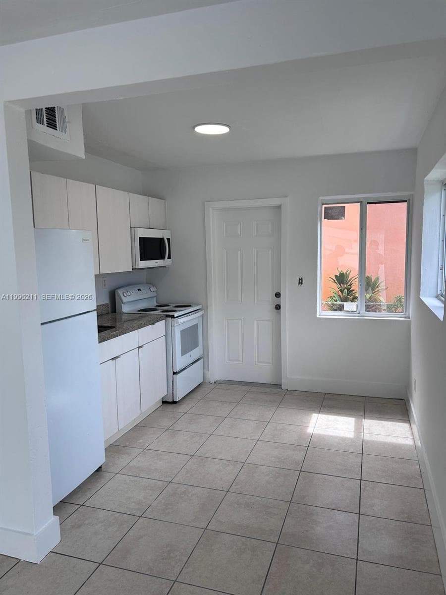 1128 NW 76th St, Miami FL 33150 — 7