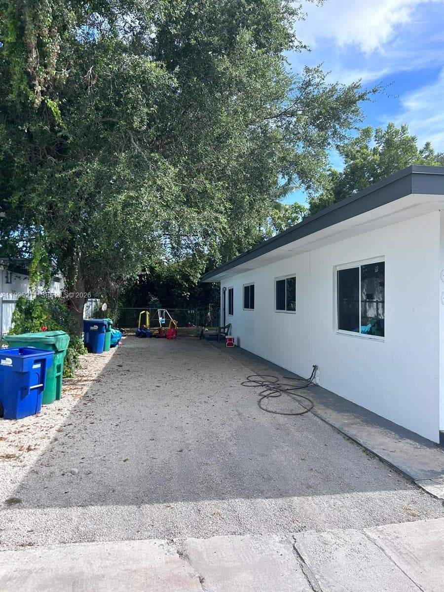 1128 NW 76th St, Miami FL 33150 — 32