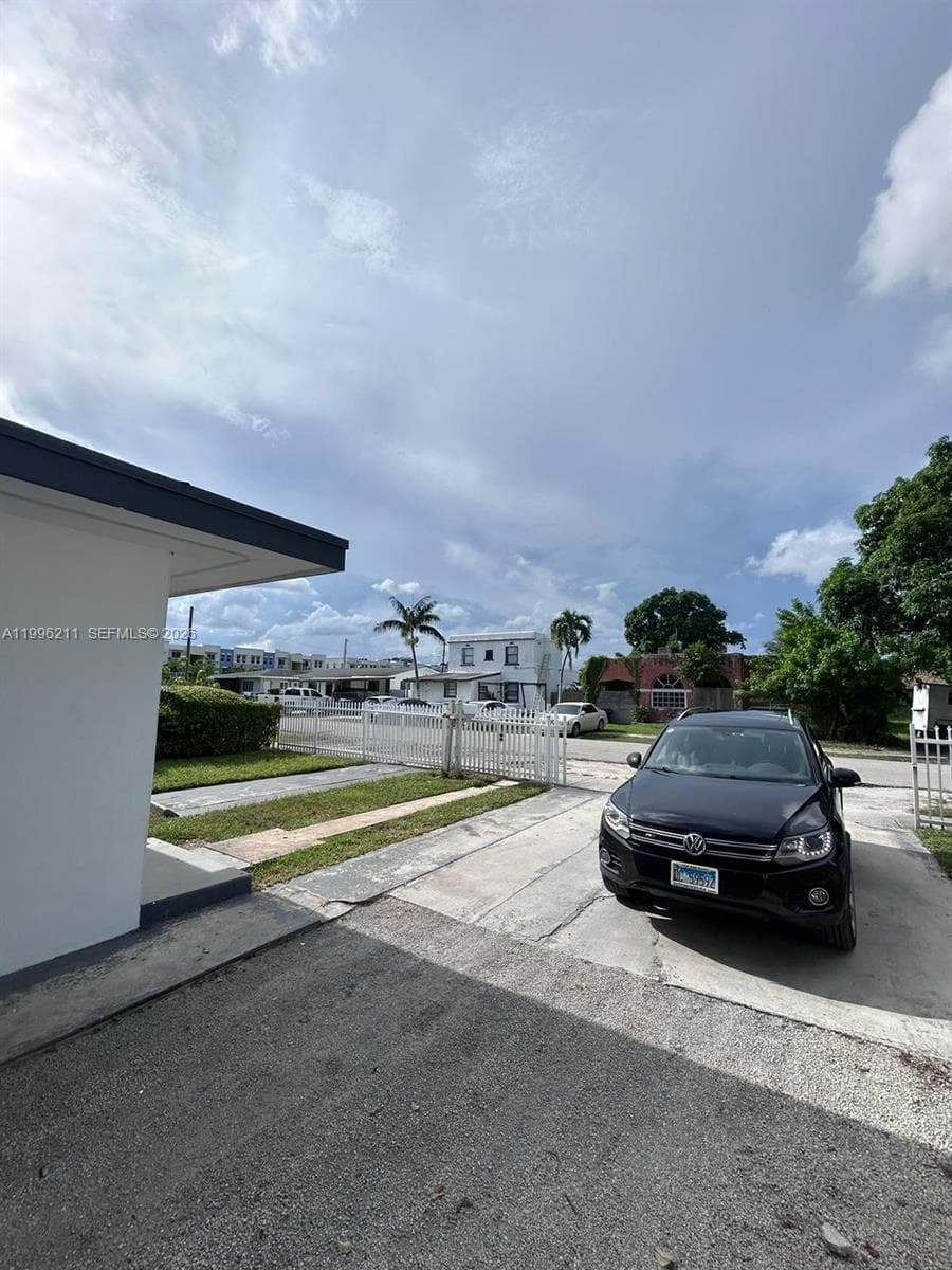 1128 NW 76th St, Miami FL 33150 — 28