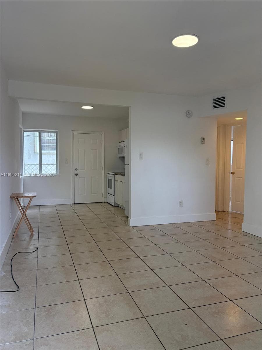 1128 NW 76th St, Miami FL 33150 — 20