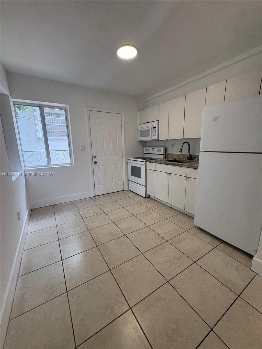 1128 NW 76th St, Miami FL 33150 — 11