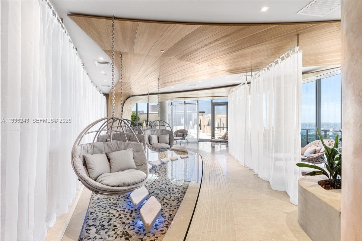 1000 Brickell Plaza # 2701, Miami FL 33131 — 34
