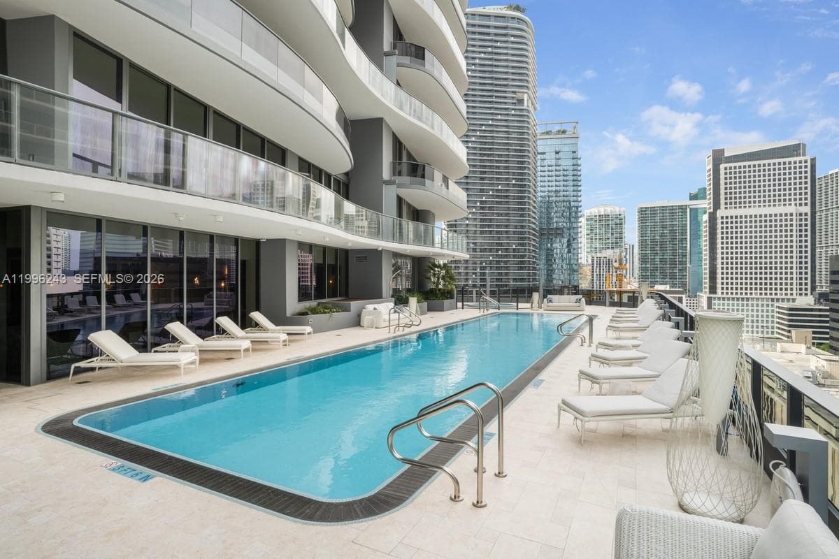 1000 Brickell Plaza # 2701, Miami FL 33131 — 25