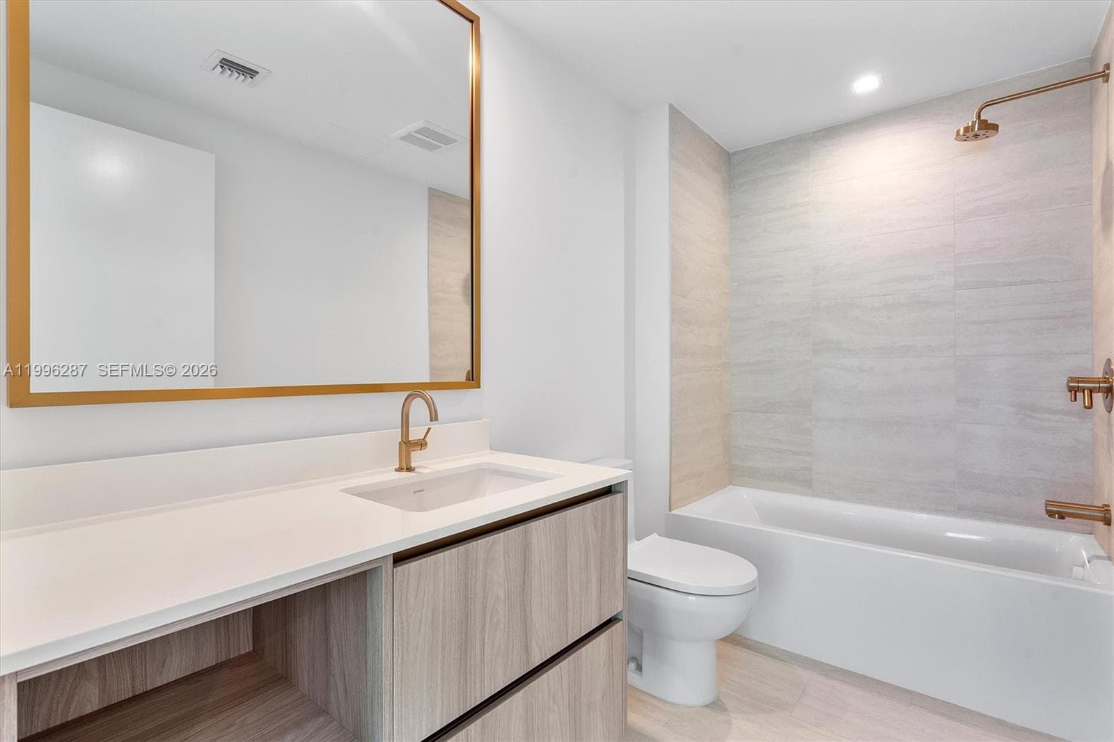 77 SE 5th Street # 3004, Miami FL 33131 — 15