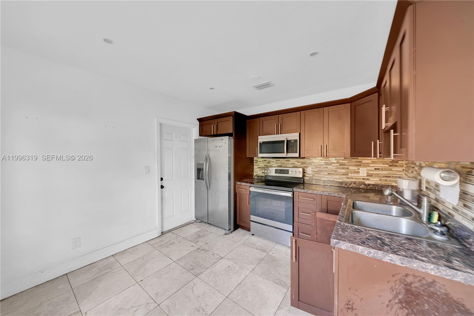 3033 Hibiscus St, Miami FL 33133 — 10