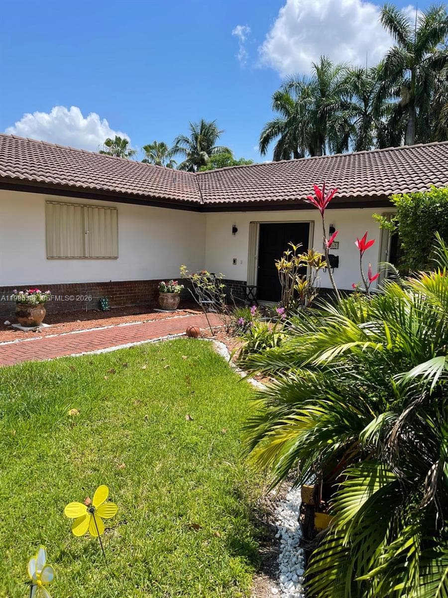 19265 E Saint Andrews Dr, Hialeah FL 33015 — 17