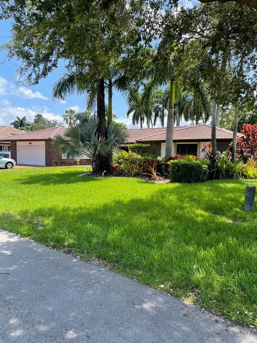 19265 E Saint Andrews Dr, Hialeah FL 33015 — 7