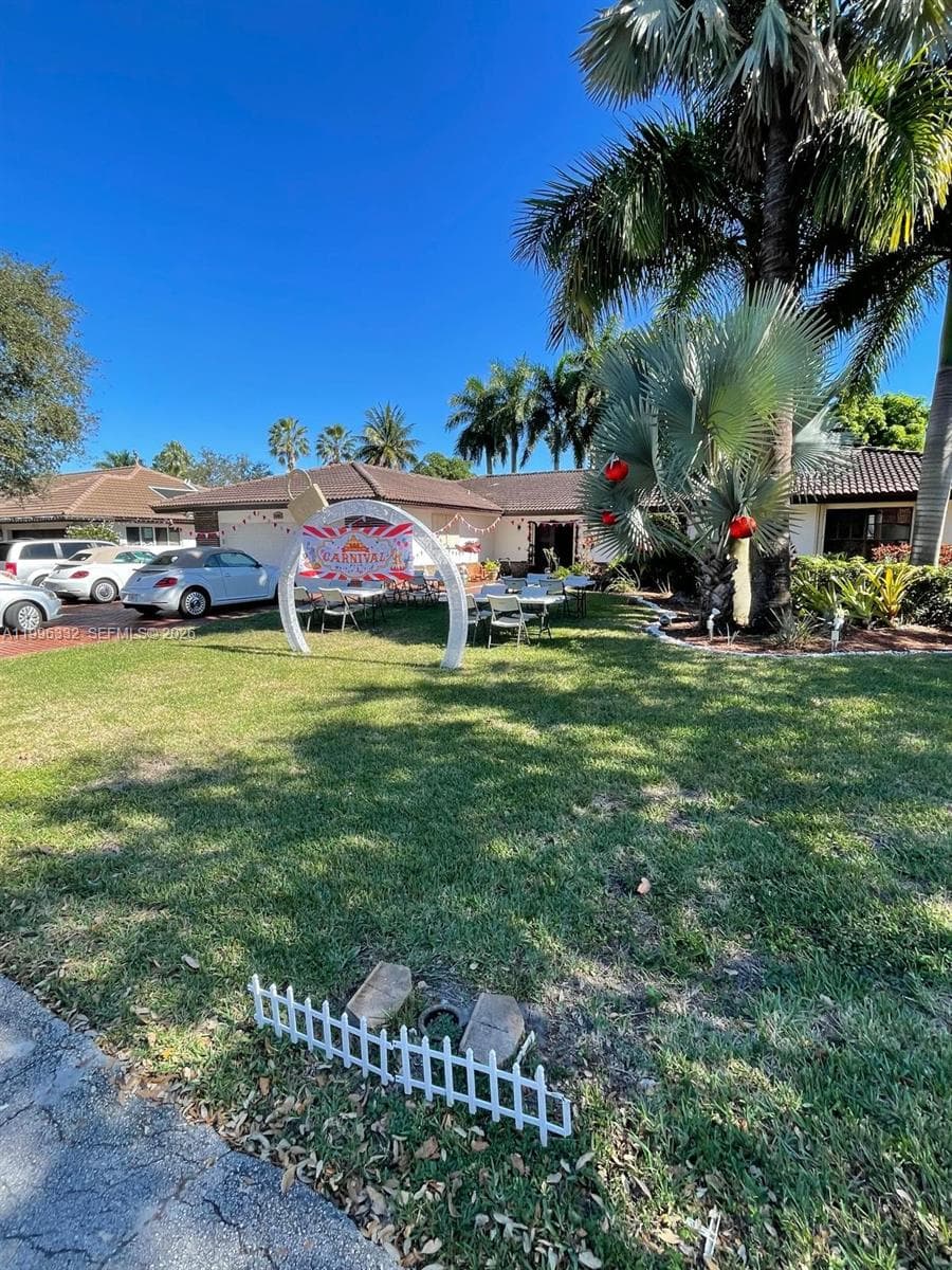 19265 E Saint Andrews Dr, Hialeah FL 33015 — 3