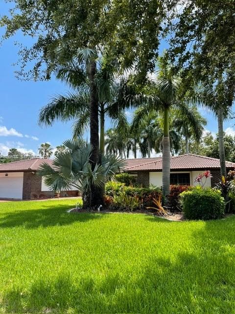 19265 E Saint Andrews Dr, Hialeah FL 33015 — 5